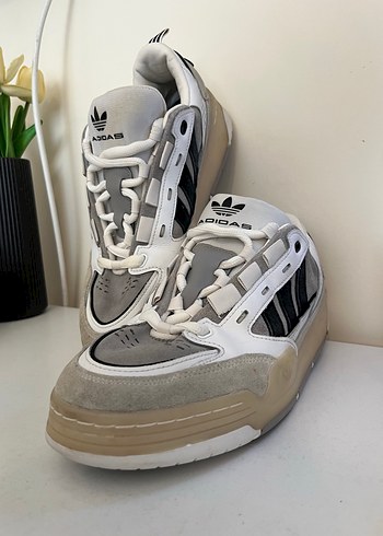 44 Beden Beyaz Gri Adidas Laced Erkek Spor Ayakkabı