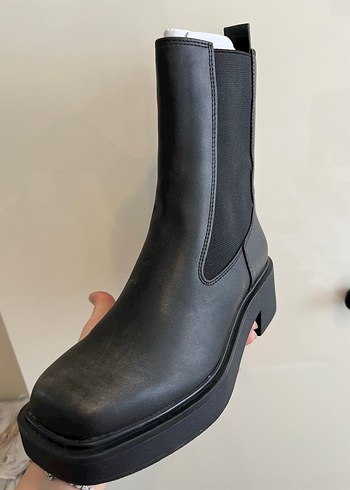 Sivri Topuklu Siyah Minimalist Kadın Bot