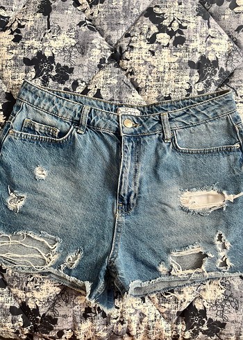 Dantel Detaylı Mavi Yırtık Denim Mini Şort