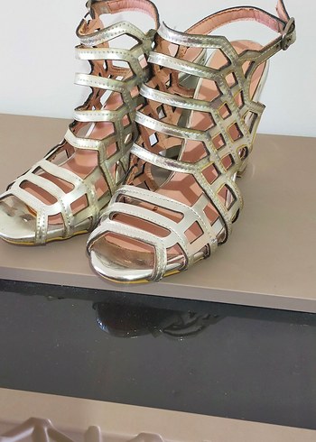 Topuklu ayakkabı - Görsel 4