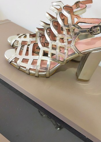 Topuklu ayakkabı - Görsel 3