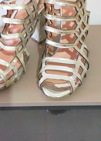 Topuklu ayakkabı - Görsel 2