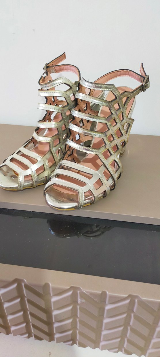 Topuklu ayakkabı - Görsel 4