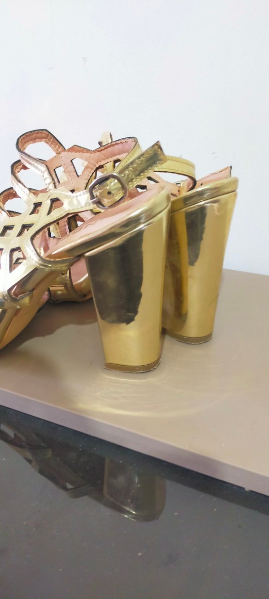 Gold topuklu ayakkabı - Görsel 3