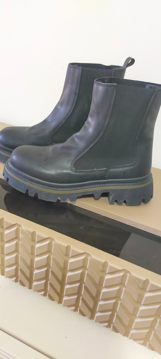 siyah bot - Görsel 2