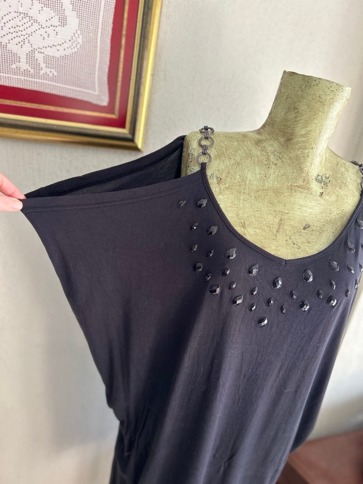 Zincir askılı ve taş detaylı salaş elbise - Görsel 4