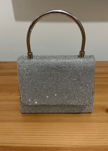 Kadın Gri Parlak Metal Saplı Taş İşlemeli Abiye Çanta