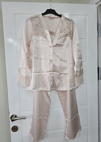 Dantel Detaylı Beyaz Kadın Pijama Takımı