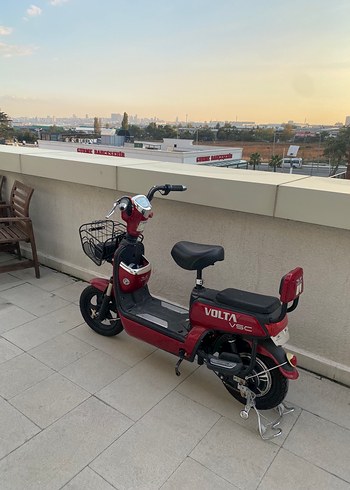 Kırmızı Volta elektrikli motor