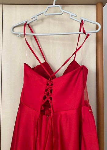 Saten Kırmızı İşlemeli Uzun Abiye Elbise - Görsel 3