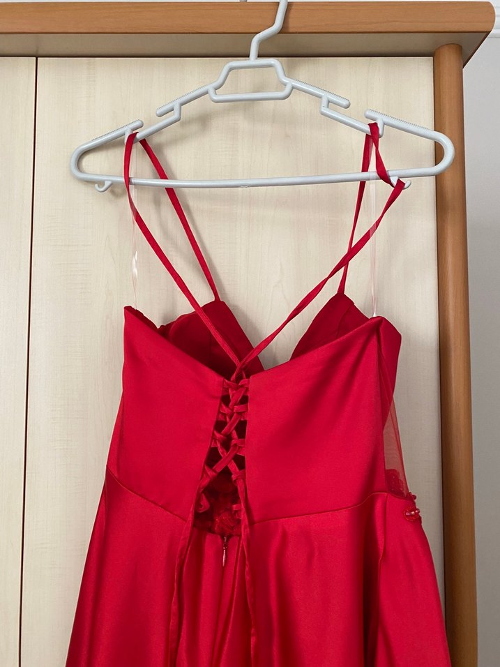 Saten Kırmızı İşlemeli Uzun Abiye Elbise - Görsel 4