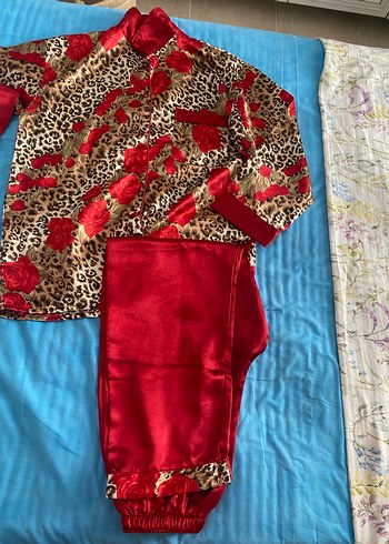 Kırmızı İşlemeli Mini Hamile Şortu - Görsel 3