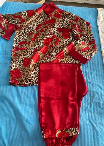 Kırmızı İşlemeli Mini Hamile Şortu - Görsel 4