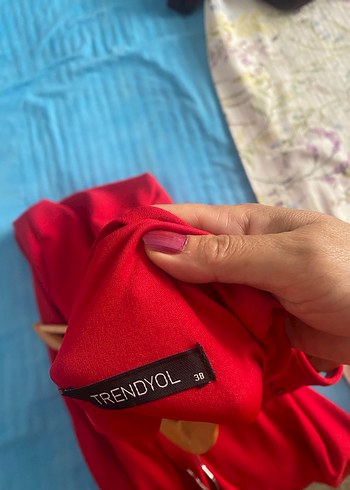 Kırmızı V Yakalı Uzun Abiye Elbise - Görsel 4