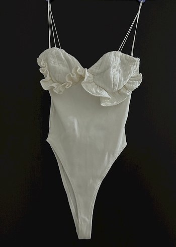 Fırfırlı Beyaz Askılı Kadın body
