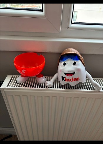 Renkli Kinder Figürü