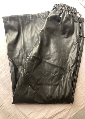 Siyah Deri Kadın Bol Kesim Pantolon - Görsel 3