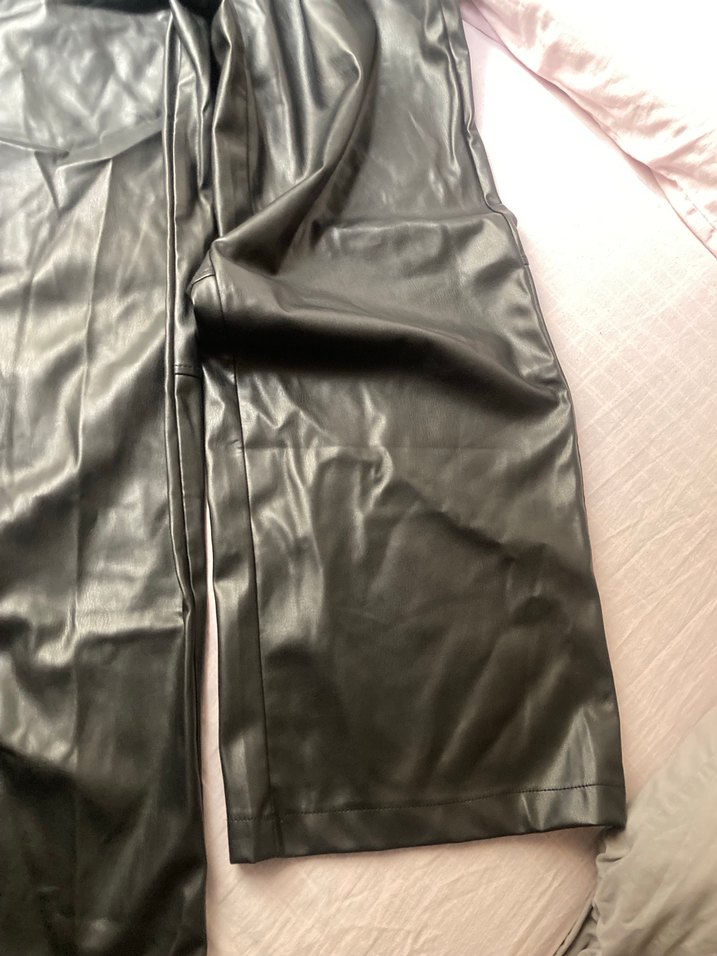 Siyah Deri Kadın Bol Kesim Pantolon - Görsel 2