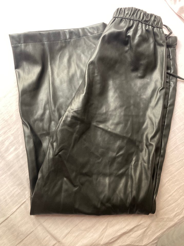 Siyah Deri Kadın Bol Kesim Pantolon - Görsel 3