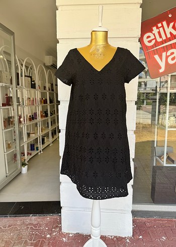 LCW V Yaka Siyah Nakışlı Midi Elbise
