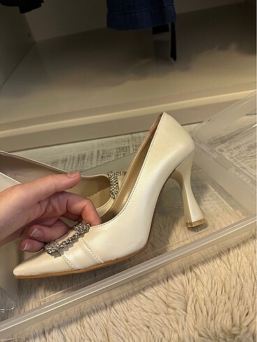 Zara Beyaz siteletto