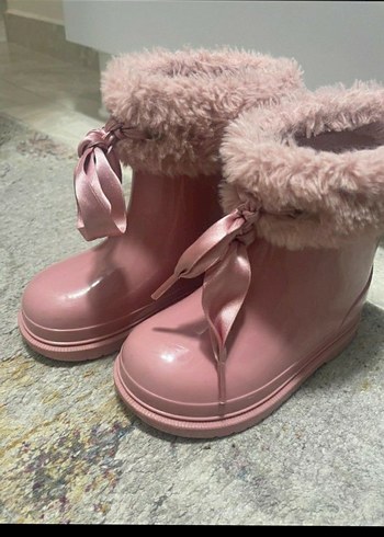 Kız Çocuk Pembe Kürklü Bot