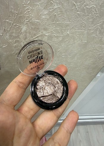 Essence Milted Chrome Göz Farı - Görsel 2