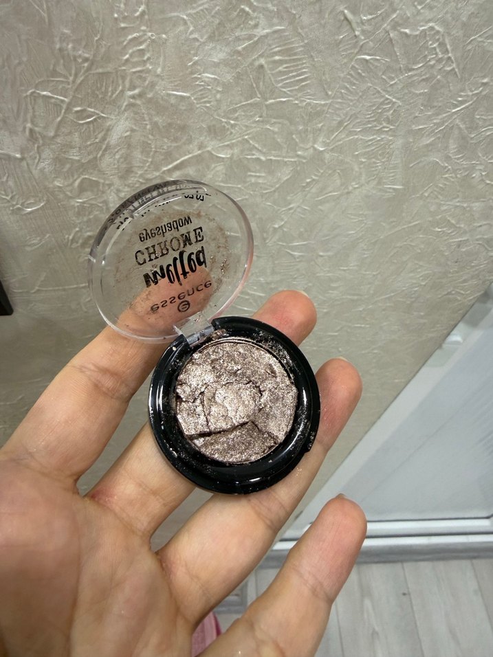 Essence Milted Chrome Göz Farı - Görsel 2
