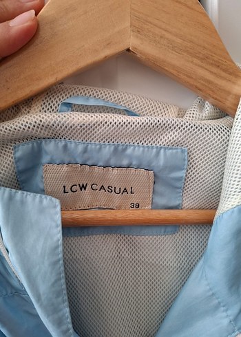 Lcw Yağmurluk Kadın Mavi Baskılı Sokak Stili Ceket - Görsel 4