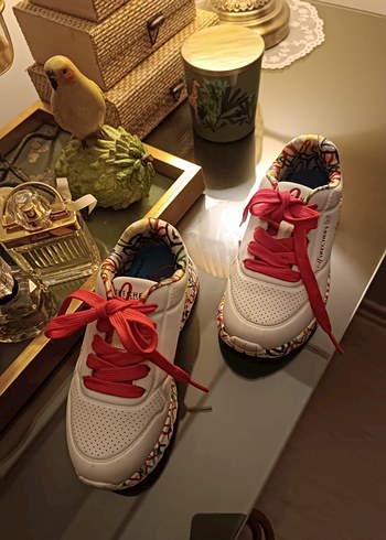 27 Beden skechers orijinal 27 numara ayakkabı