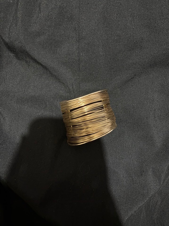 Parlak Pileli Altın Kadın Bileklik - Görsel 2