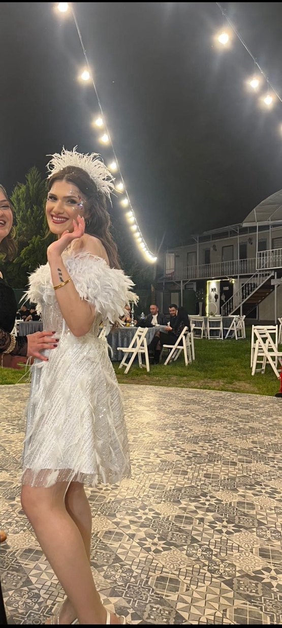 Beyaz Tüy Detaylı Straplez Mini Gelinlik After Elbisesi - Görsel 2