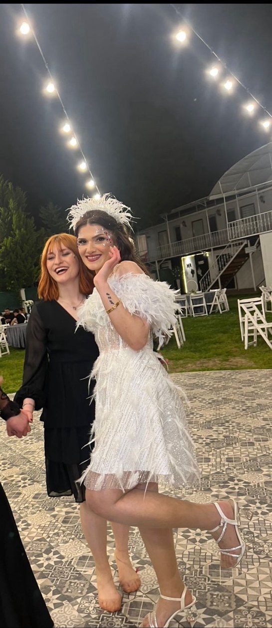 Beyaz Tüy Detaylı Straplez Mini Gelinlik After Elbisesi - Görsel 3