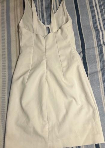 xs Beden zara göğüs dekolteli beyaz elbise