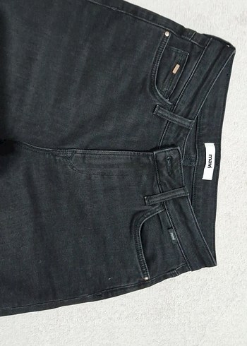 Siyah Mini Denim Kadın Şort - Görsel 2