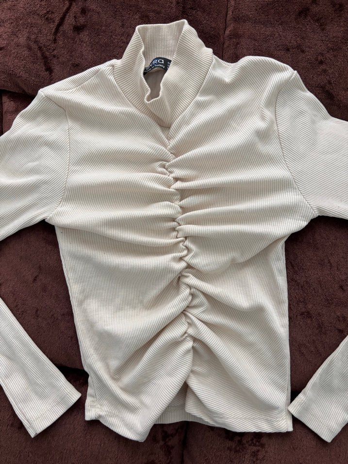 Krem Uzun Kollu Yüksek Yakalı Bluz - Görsel 2