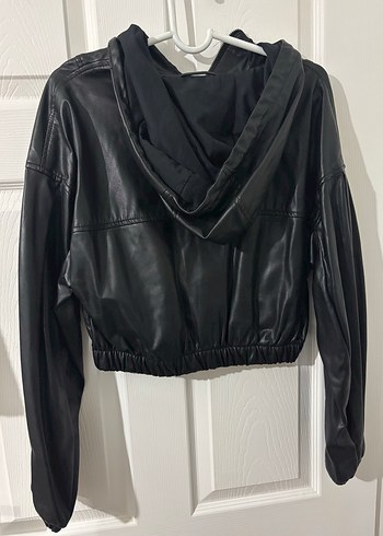 Bershka Siyah Deri Fermuarlı Kadın Ceket - Görsel 3
