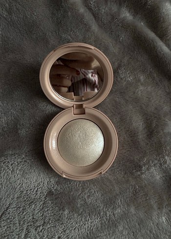 Rare Beauty Highlighter - Görsel 2