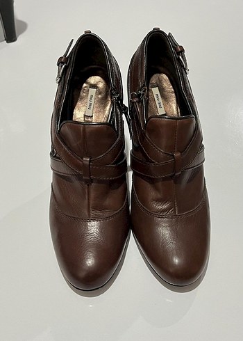 Miu Miu Kahverengi Deri Tokalı Stiletto Bot