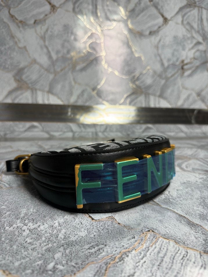 Fendi Desenli Kadın Siyah Çanta - Görsel 4