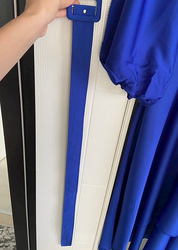 Uzun, V Yaka, Dökümlü Mavi Kadın Saten Elbise - Görsel 4