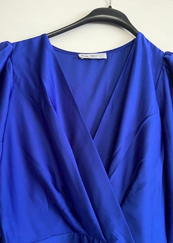 Uzun, V Yaka, Dökümlü Mavi Kadın Saten Elbise - Görsel 2