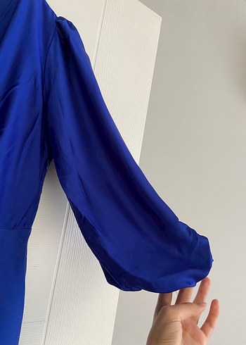Uzun, V Yaka, Dökümlü Mavi Kadın Saten Elbise - Görsel 7