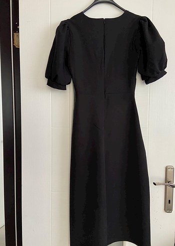 V Yaka Siyah Düğmeli Uzun Elbise - Görsel 7