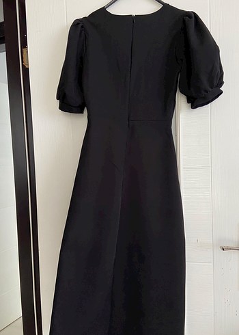 V Yaka Siyah Düğmeli Uzun Elbise - Görsel 8