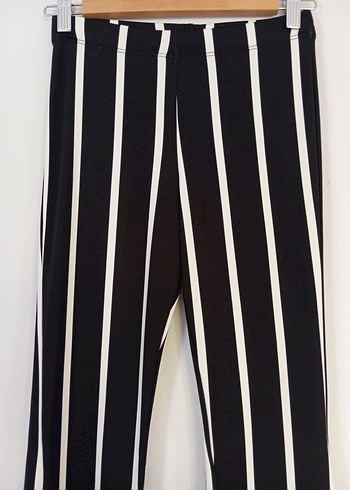 Siyah Beyaz Çizgili Pilili Kadın Kumaş Pantolon - Görsel 3