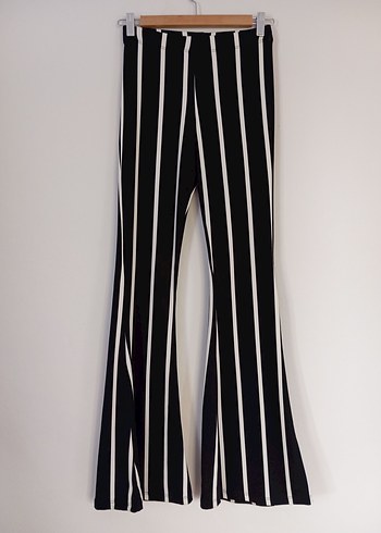 Siyah Beyaz Çizgili Pilili Kadın Kumaş Pantolon - Görsel 2
