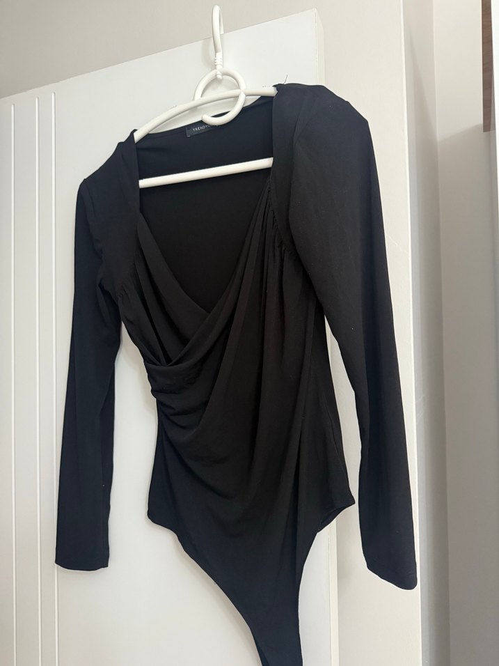 Uzun Kollu Siyah Drapeli V Yaka Bluz - Görsel 3