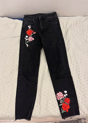 Nakışlı Gri Bol Kesim Midi Kot Pantolon