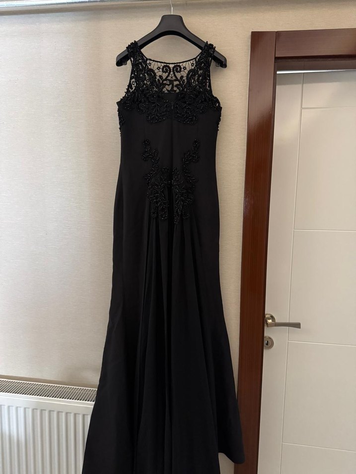 Dantel Detaylı Siyah Uzun Abiye Elbise - Görsel 3